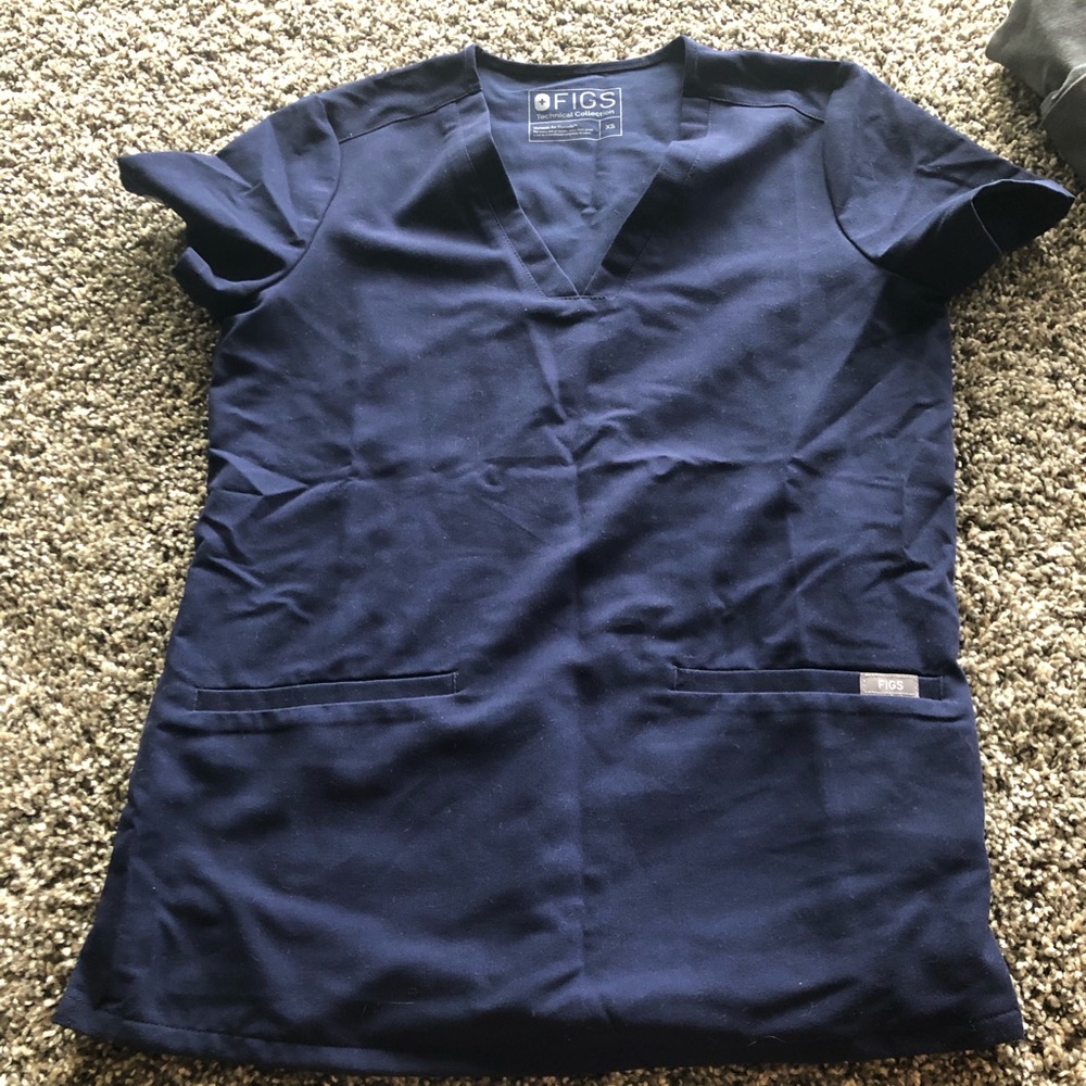 Figs scrub top